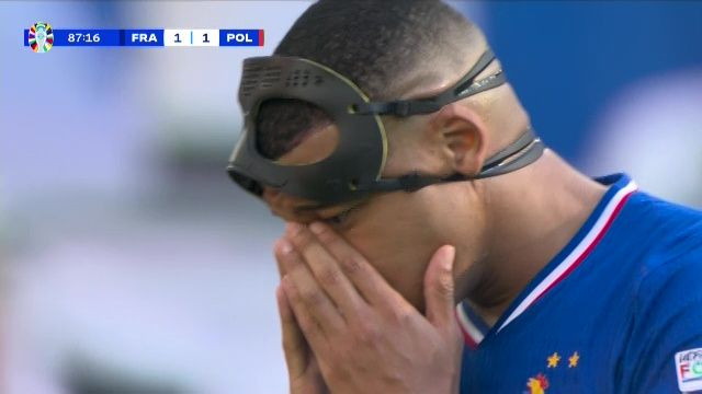 Mbappe l-ar fi înjurat pe Lewandowski după ce a fost lovit în față. Ce a urmat imediat după meci_2