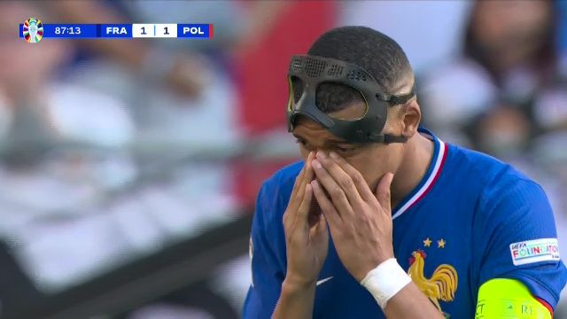 Mbappe l-ar fi înjurat pe Lewandowski după ce a fost lovit în față. Ce a urmat imediat după meci_3