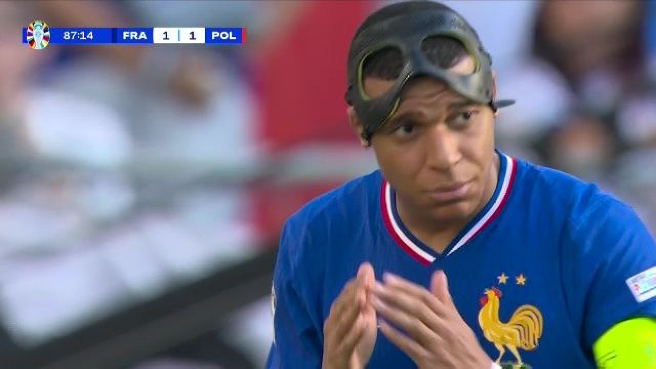 Mbappe l-ar fi înjurat pe Lewandowski după ce a fost lovit în față. Ce a urmat imediat după meci_4