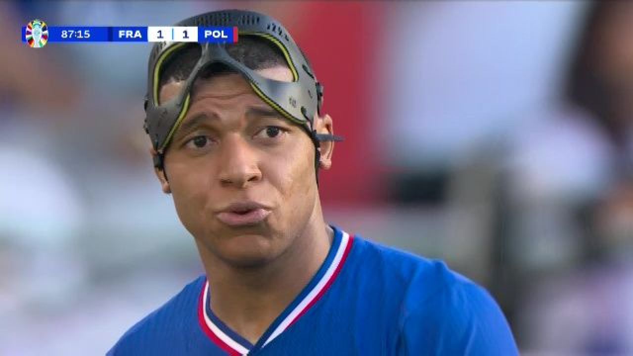 Mbappe l-ar fi înjurat pe Lewandowski după ce a fost lovit în față. Ce a urmat imediat după meci_1