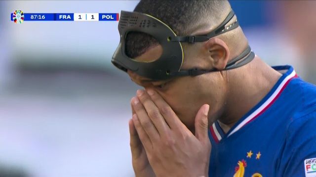 Mbappe l-ar fi înjurat pe Lewandowski după ce a fost lovit în față. Ce a urmat imediat după meci_6