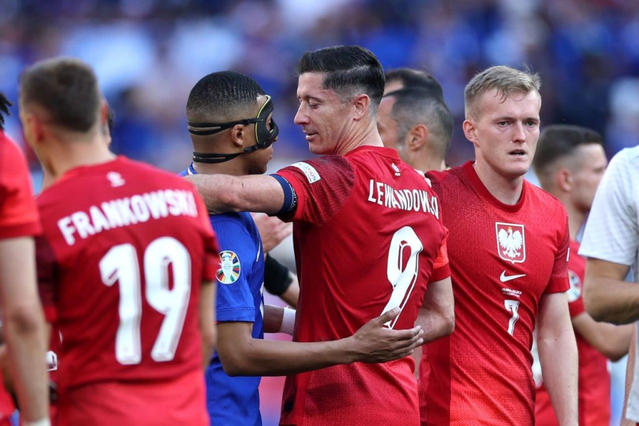 Mbappe l-ar fi înjurat pe Lewandowski după ce a fost lovit în față. Ce a urmat imediat după meci_7