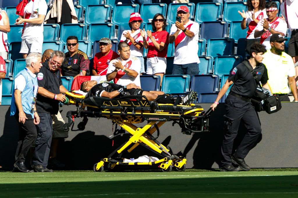 Momente dramatice la Copa America: un arbitru s-a prăbușit pe teren_5