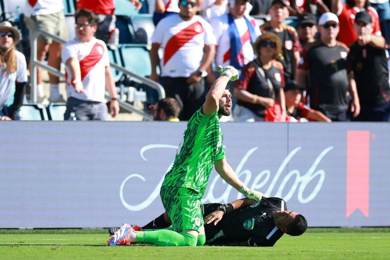 Momente dramatice la Copa America: un arbitru s-a prăbușit pe teren_1