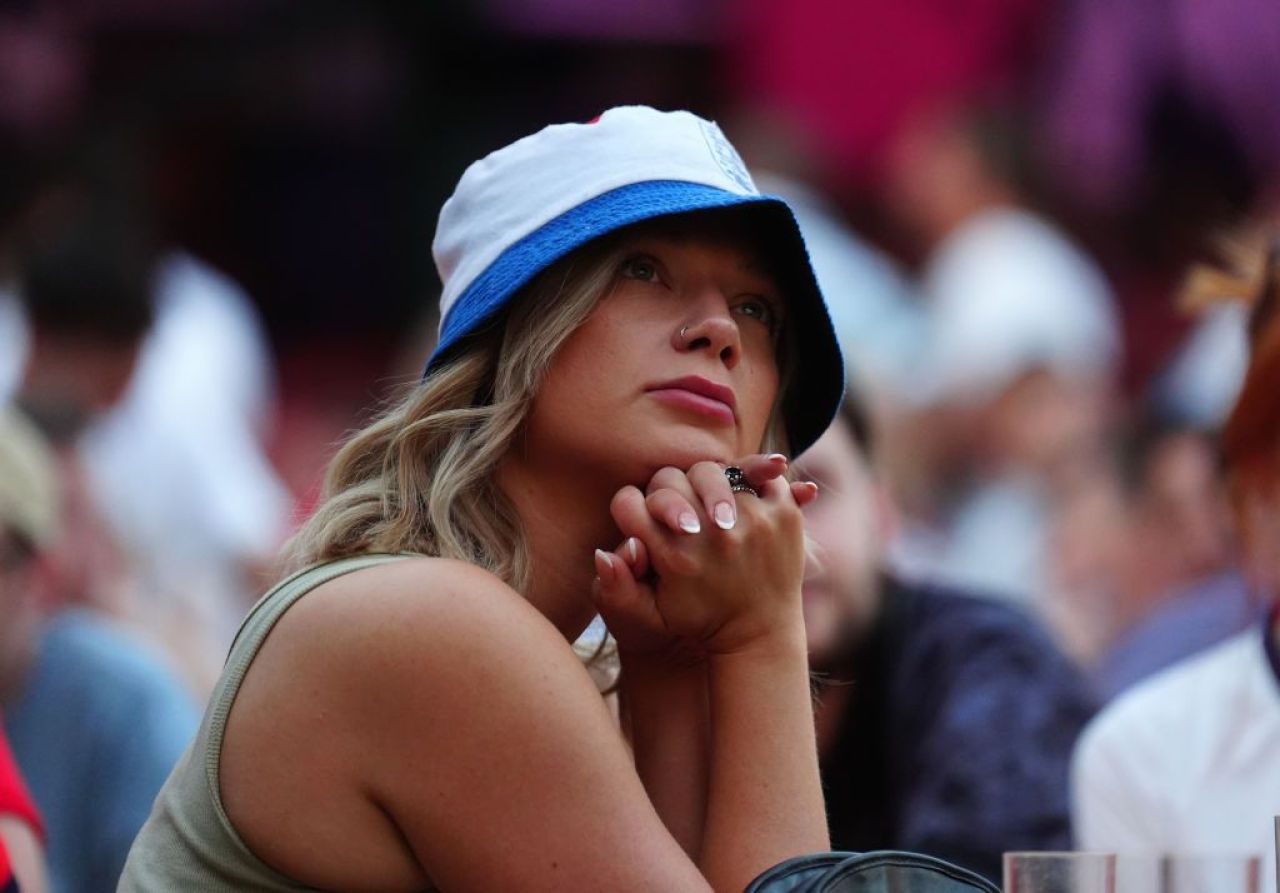 Frumusețile de la EURO 2024! Imagini spectaculoase cu fanele care au făcut senzație în tribune _69