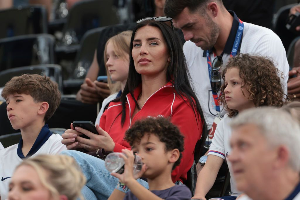 Pe cine a ales? Starul naționalei Angliei, urmărit din tribune la EURO 2024 at&acirc;t de soție, c&acirc;t și de amantă&nbsp;