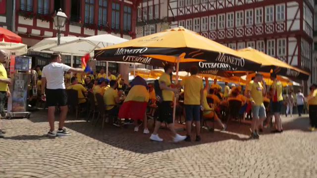 Românii au luat cu asalt centrul orașului Frankfurt înaintea meciului decisiv cu Slovacia_3