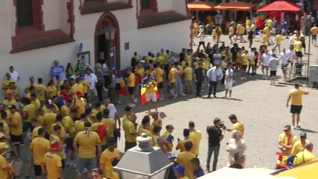 Românii au luat cu asalt centrul orașului Frankfurt înaintea meciului decisiv cu Slovacia_6