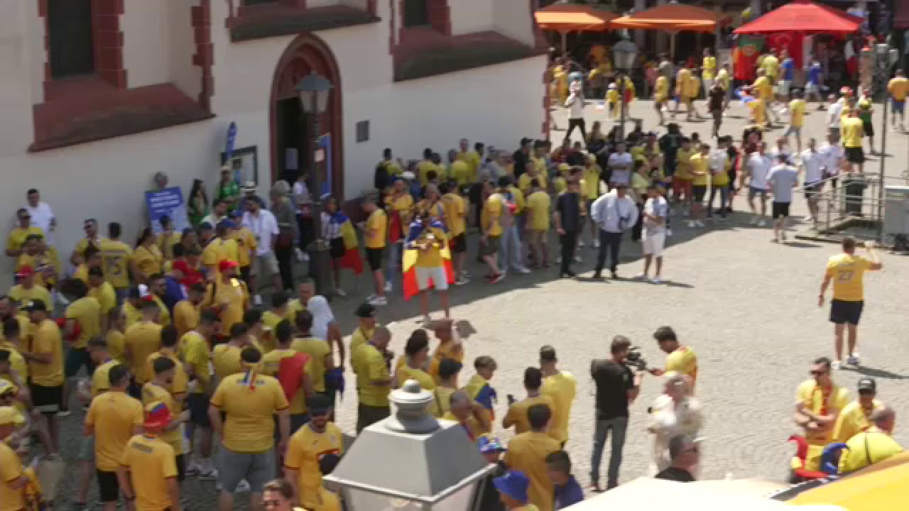 Românii au luat cu asalt centrul orașului Frankfurt înaintea meciului decisiv cu Slovacia_6