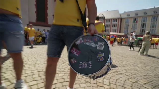 Românii au luat cu asalt centrul orașului Frankfurt înaintea meciului decisiv cu Slovacia_10