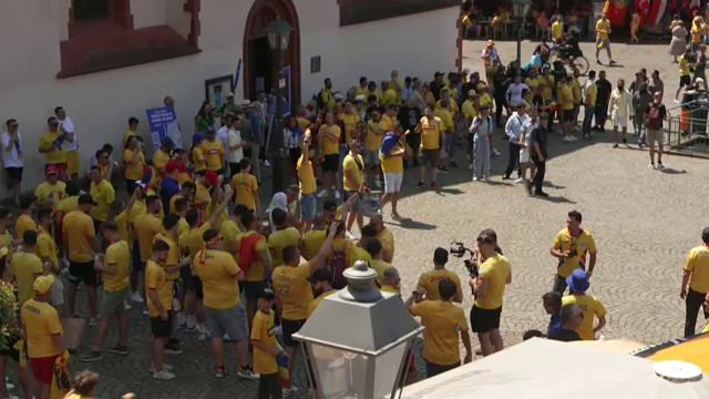 Românii au luat cu asalt centrul orașului Frankfurt înaintea meciului decisiv cu Slovacia_13