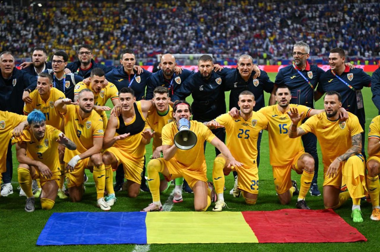 Ce bucurie! Jucătorii au sărbătorit alături de fani calificarea în optimile EURO 2024: imagini impresionante _5
