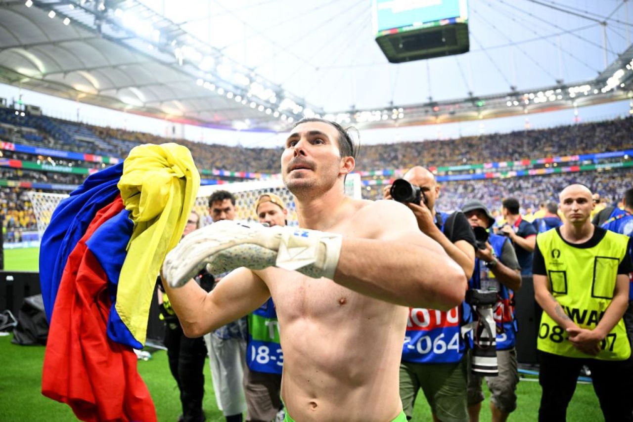 Ce bucurie! Jucătorii au sărbătorit alături de fani calificarea în optimile EURO 2024: imagini impresionante _8