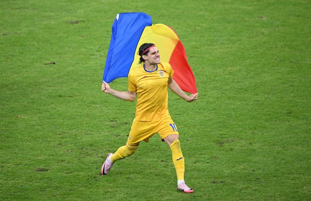 Ce bucurie! Jucătorii au sărbătorit alături de fani calificarea în optimile EURO 2024: imagini impresionante _9