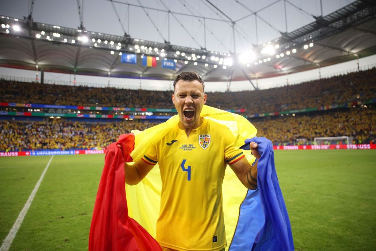 Ce bucurie! Jucătorii au sărbătorit alături de fani calificarea în optimile EURO 2024: imagini impresionante _10