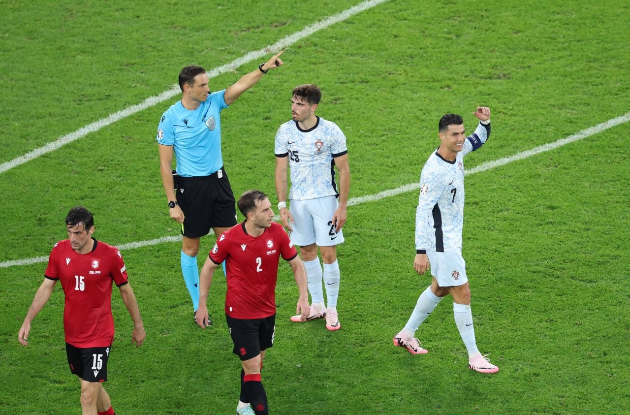 Cristiano Ronaldo nu înscrie la EURO 2024, dar bifează record după record și este iar primul din istorie! Reacția nervoasă după Portugalia - Georgia 0-2_2
