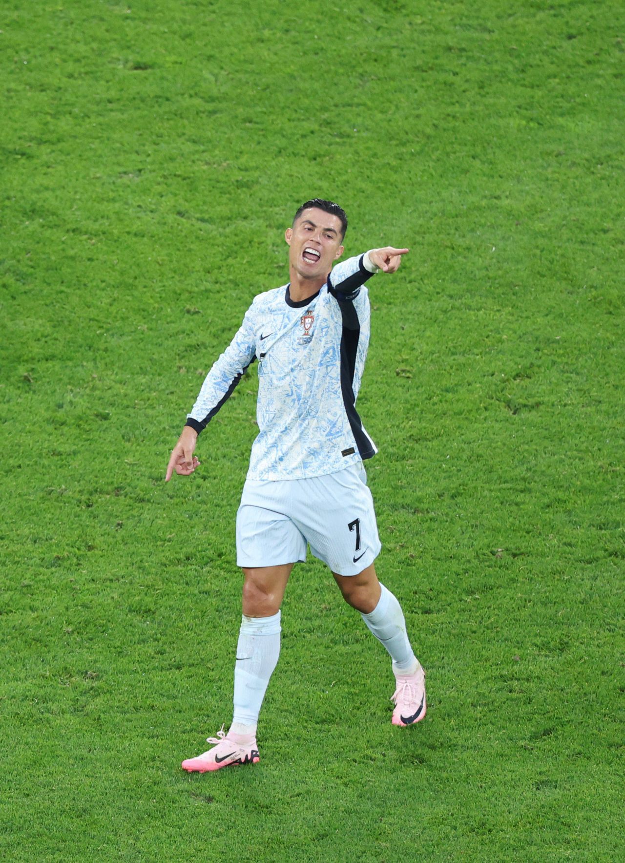 Cristiano Ronaldo nu înscrie la EURO 2024, dar bifează record după record și este iar primul din istorie! Reacția nervoasă după Portugalia - Georgia 0-2_6