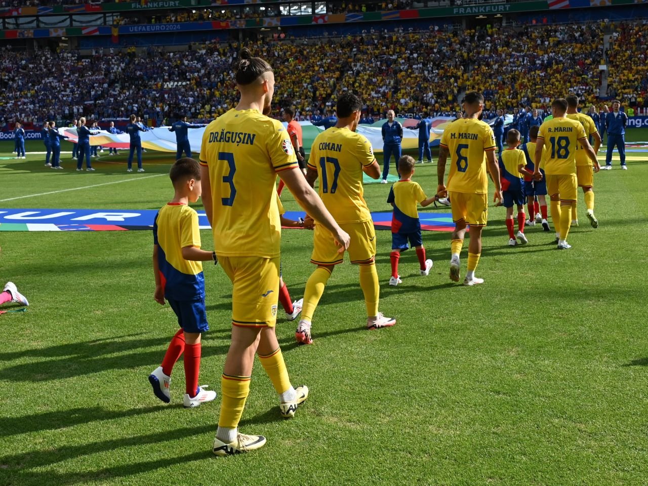 Lacrimile și trăirile tricolorilor sunt ale românilor. România a unit România!_4