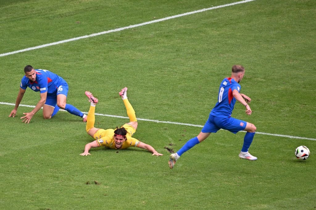 Șeful arbitrilor de la UEFA, verdict după penalty-ul controversat din Slovacia - Rom&acirc;nia