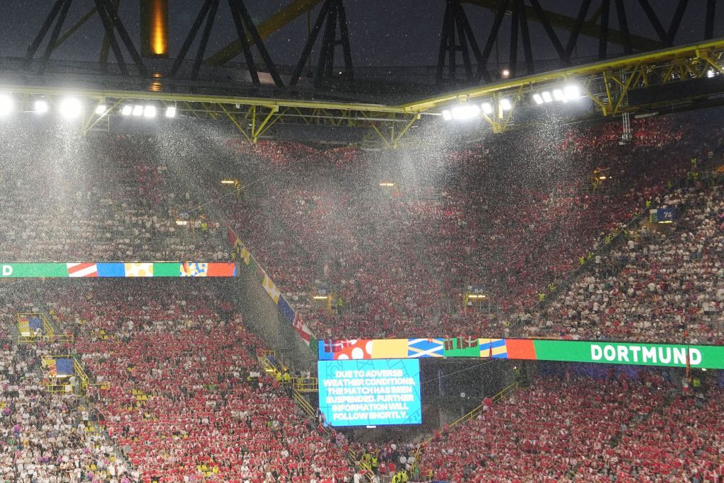 Imagini incredibile de la Dortmund! Meciul dintre Germania și Danemarca a fost întrerupt în minutul 35 din cauza condițiilor meteo_2