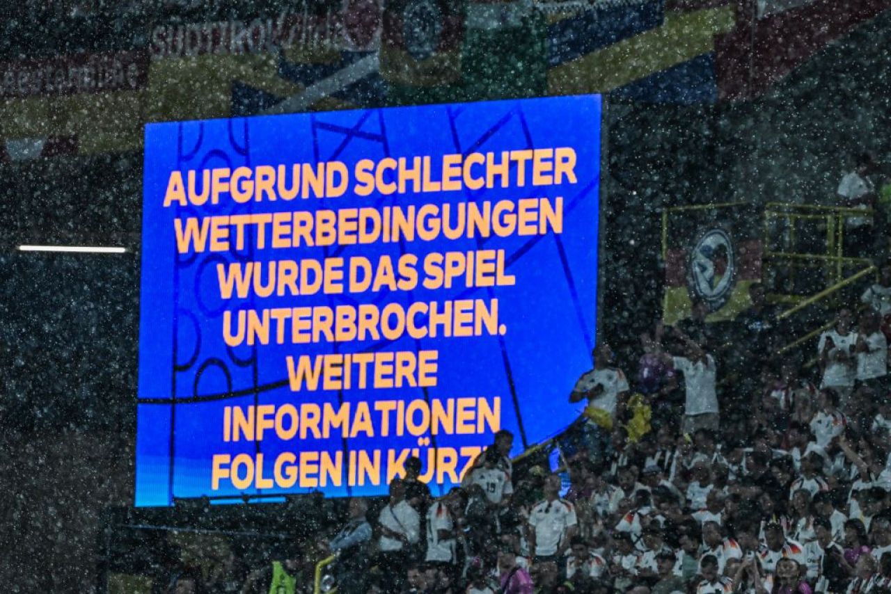 Imagini incredibile de la Dortmund! Meciul dintre Germania și Danemarca a fost întrerupt în minutul 35 din cauza condițiilor meteo_3
