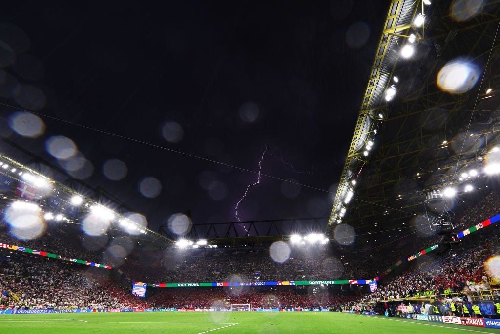 Imagini incredibile de la Dortmund! Meciul dintre Germania și Danemarca a fost întrerupt în minutul 35 din cauza condițiilor meteo_4