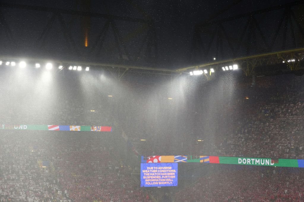Imagini incredibile de la Dortmund! Meciul dintre Germania și Danemarca a fost întrerupt în minutul 35 din cauza condițiilor meteo_6