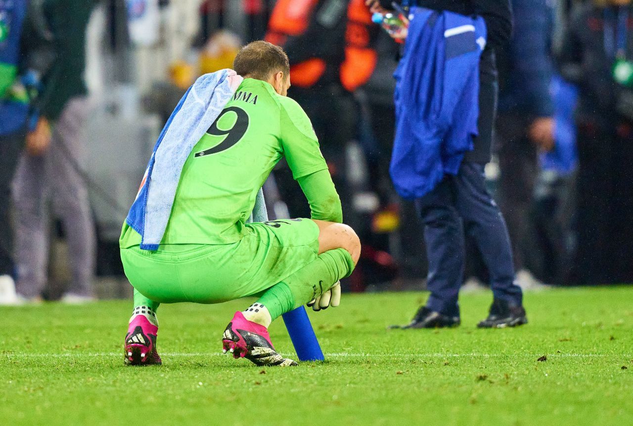 Gianluigi Donnarumma, cu capul în pâmânt după eliminarea de la EURO: