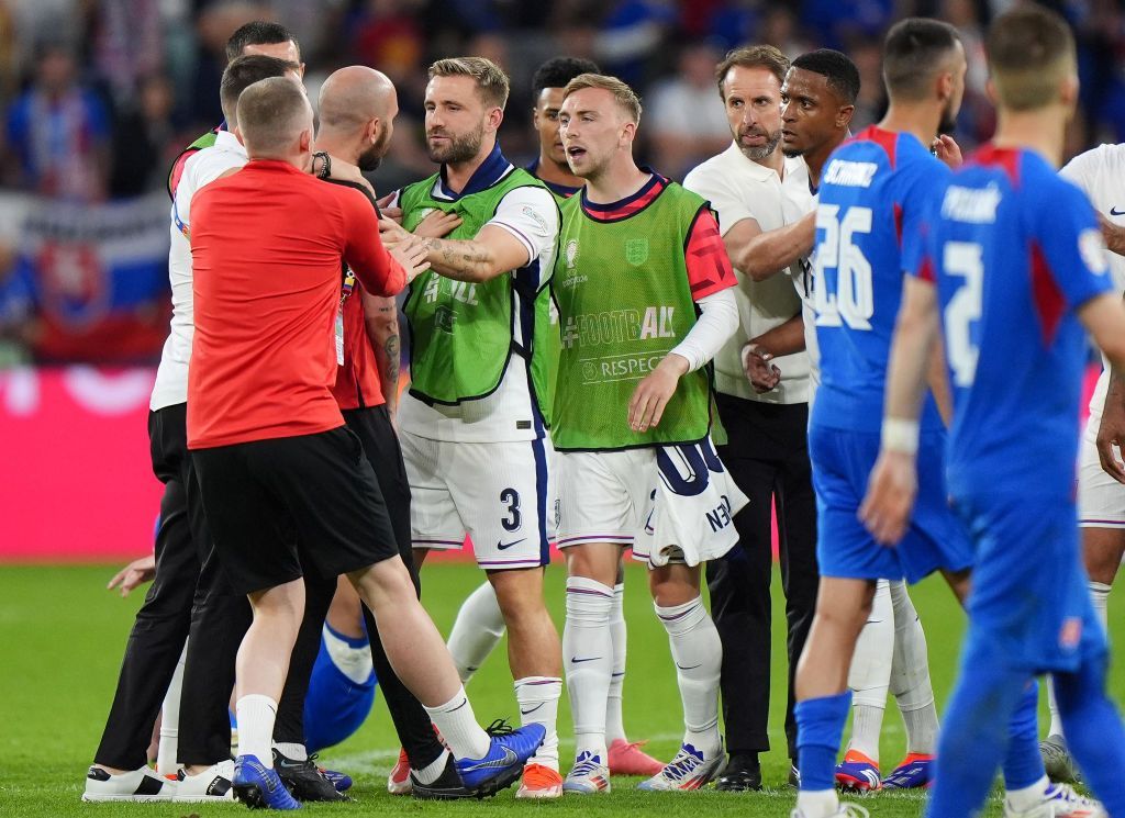 Scene uluitoare la EURO 2024! Starul Angliei a sărit să îl bată pe selecționerul Slovaciei: ”Nemernic chelios!”_7