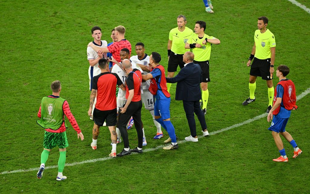 Scene uluitoare la EURO 2024! Starul Angliei a sărit să îl bată pe selecționerul Slovaciei: ”Nemernic chelios!”_8