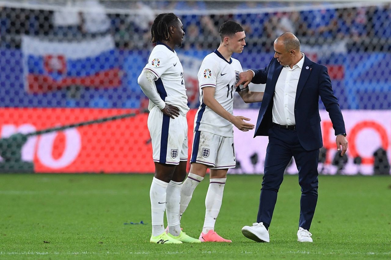 Scene uluitoare la EURO 2024! Starul Angliei a sărit să îl bată pe selecționerul Slovaciei: ”Nemernic chelios!”_13