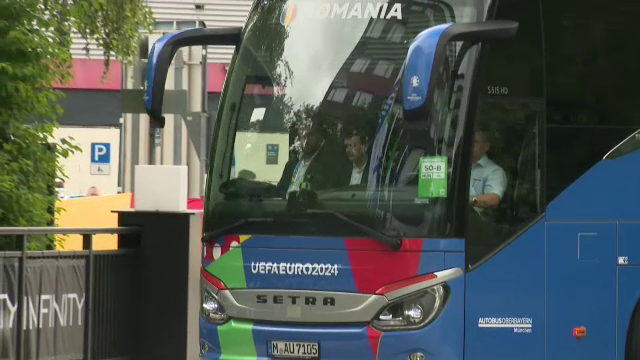 Tricolorii au ajuns la Munchen! Cum au fost surprinși Edi Iordănescu și jucătorii la sosirea la hotel_3