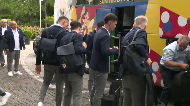 Tricolorii au ajuns la Munchen! Cum au fost surprinși Edi Iordănescu și jucătorii la sosirea la hotel_15