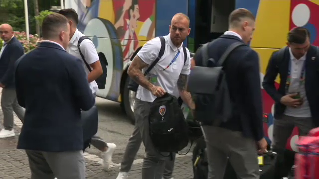 Tricolorii au ajuns la Munchen! Cum au fost surprinși Edi Iordănescu și jucătorii la sosirea la hotel_19
