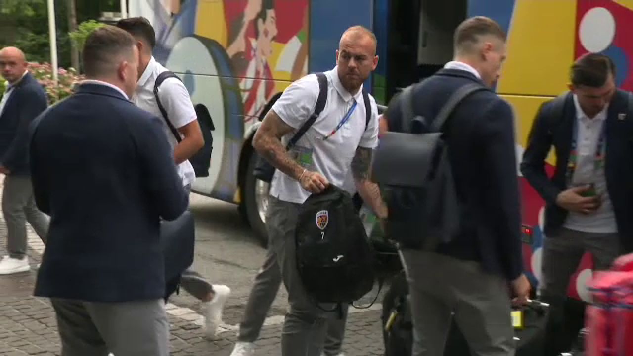 Tricolorii au ajuns la Munchen! Cum au fost surprinși Edi Iordănescu și jucătorii la sosirea la hotel_19