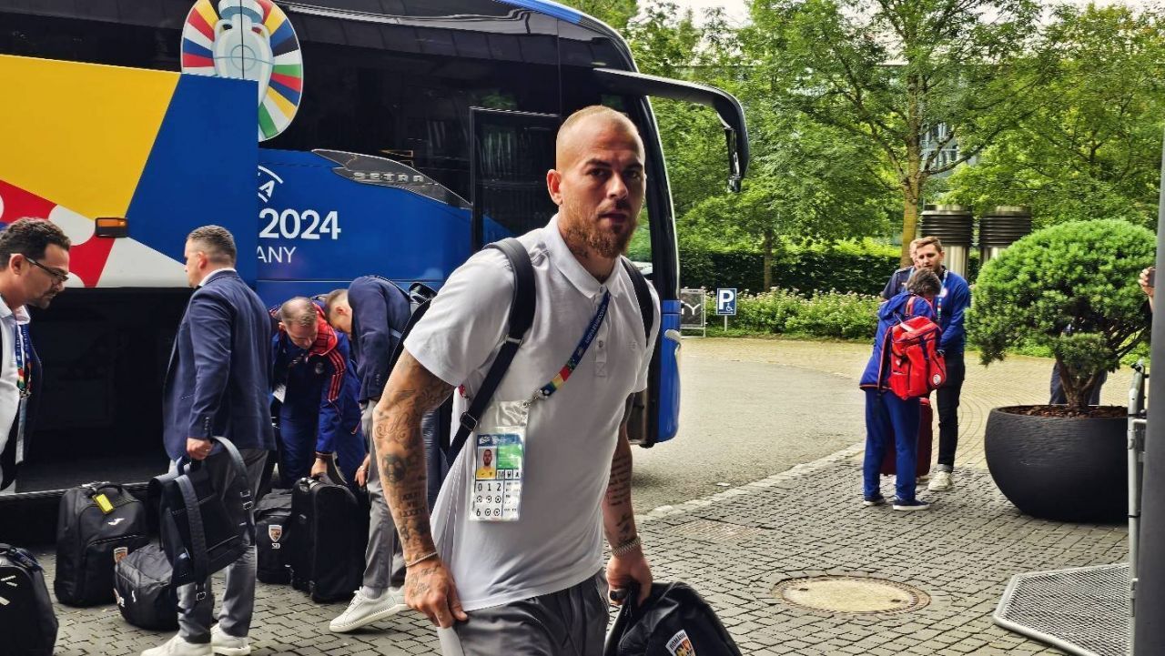 Tricolorii au ajuns la Munchen! Cum au fost surprinși Edi Iordănescu și jucătorii la sosirea la hotel_1