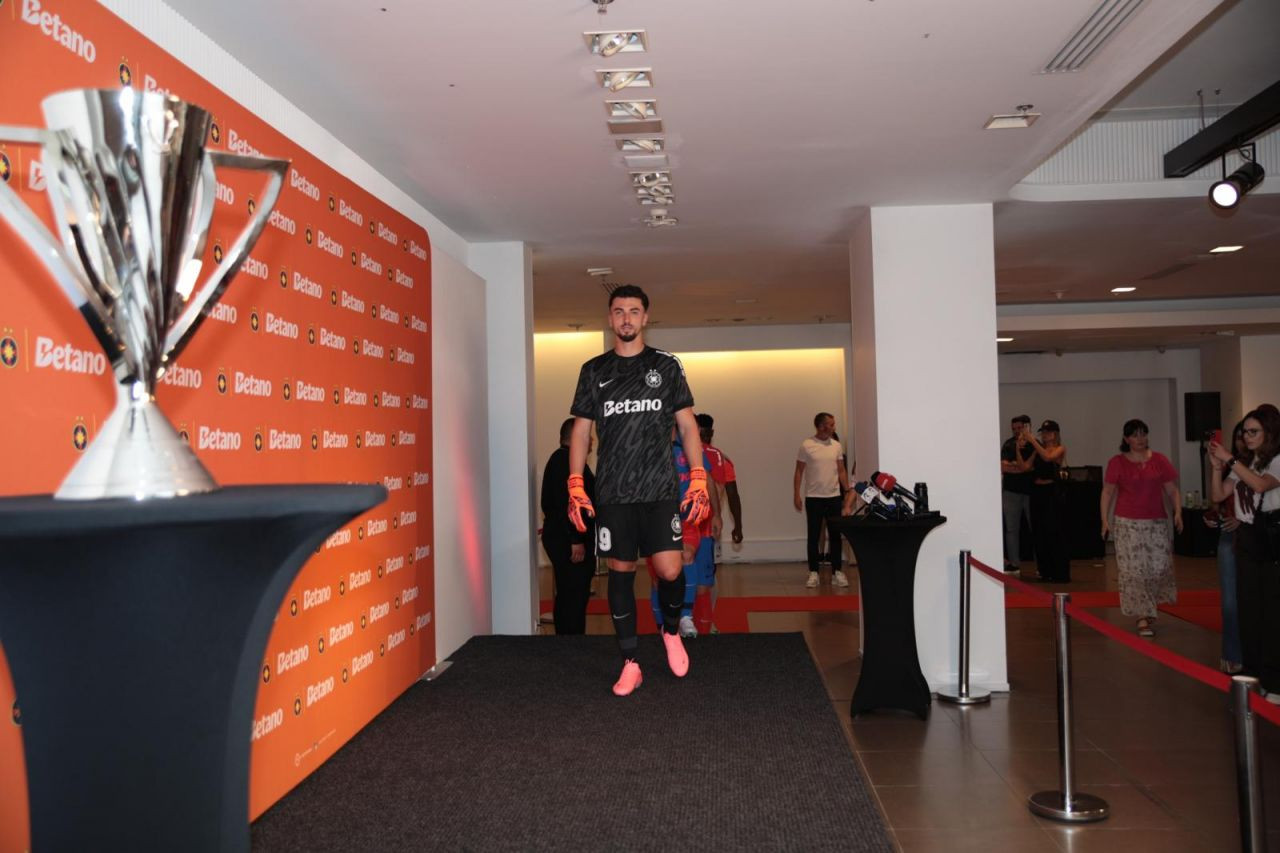 FCSB și-a prezentat echipamentele pentru sezonul 2024-2025: ”Suporterii au cerut”_4