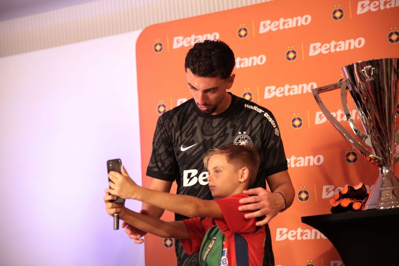 Andrei Vlad a rămas la FCSB și va fi titular la debutul în noul sezon: