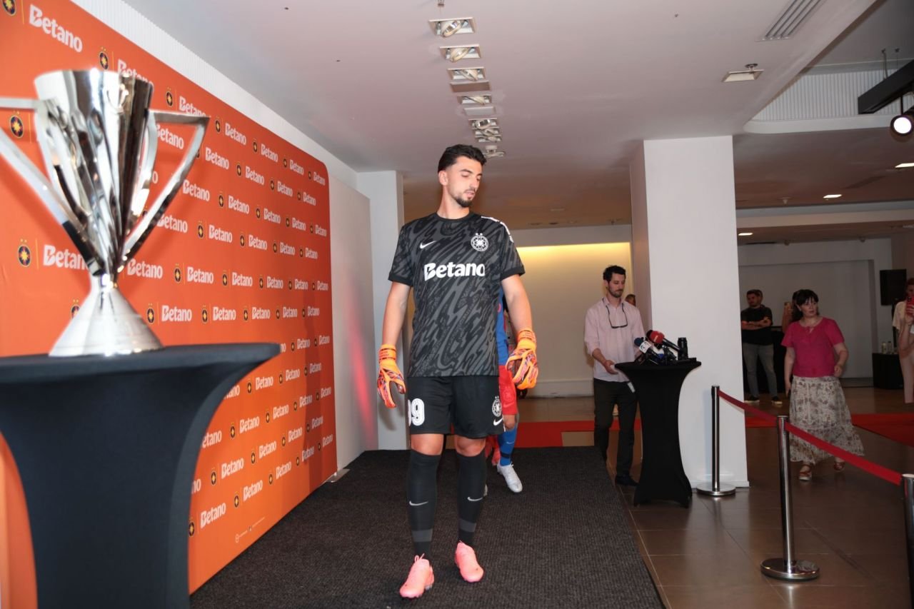 Andrei Vlad a rămas la FCSB și va fi titular la debutul în noul sezon: 