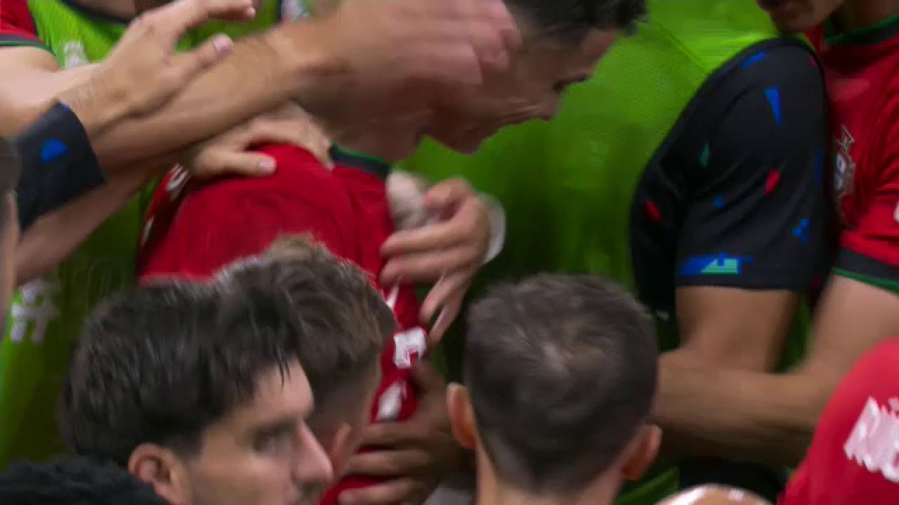 Lacrimile lui Ronaldo: starul portughez a început să plângă după ce a ratat un penalty în meciul cu Slovenia_3
