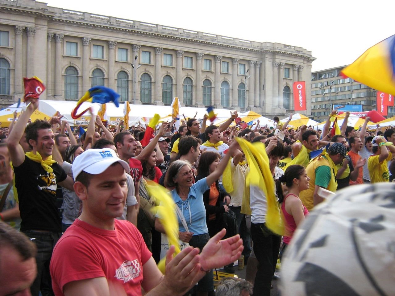 Imagini de colecție din 2008. Cum au trăit fanii naționalei meciul cu Olanda în 