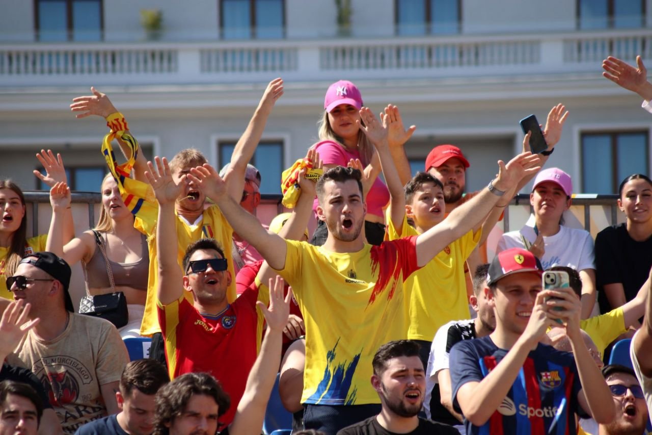 Imagini de colecție din 2008. Cum au trăit fanii naționalei meciul cu Olanda în 