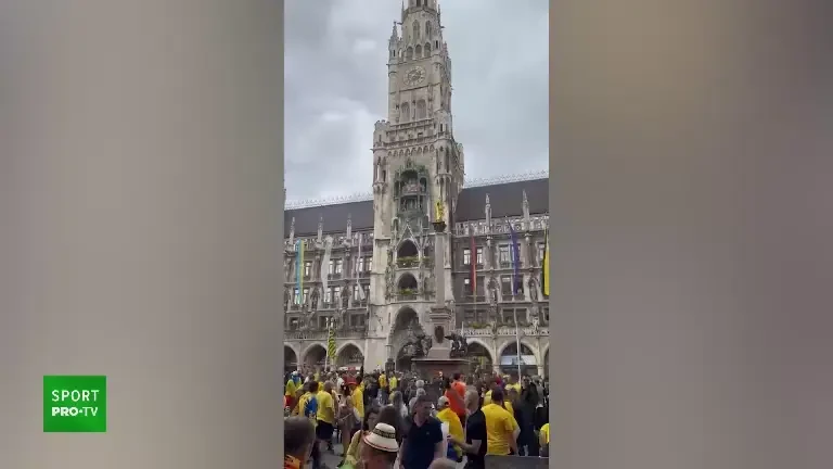 Suporterii tricolorilor au luat cu asediu "Marienplatz" din Munchen