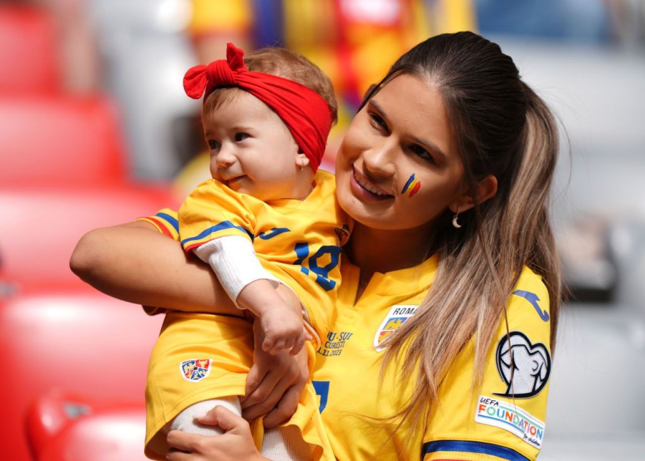 Atmosferă electrizantă pe stadionul din Munchen! Suporterii tricolori au făcut spectacol la meciul cu Olanda_4