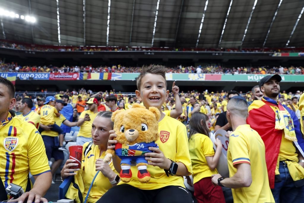 Atmosferă electrizantă pe stadionul din Munchen! Suporterii tricolori au făcut spectacol la meciul cu Olanda_5