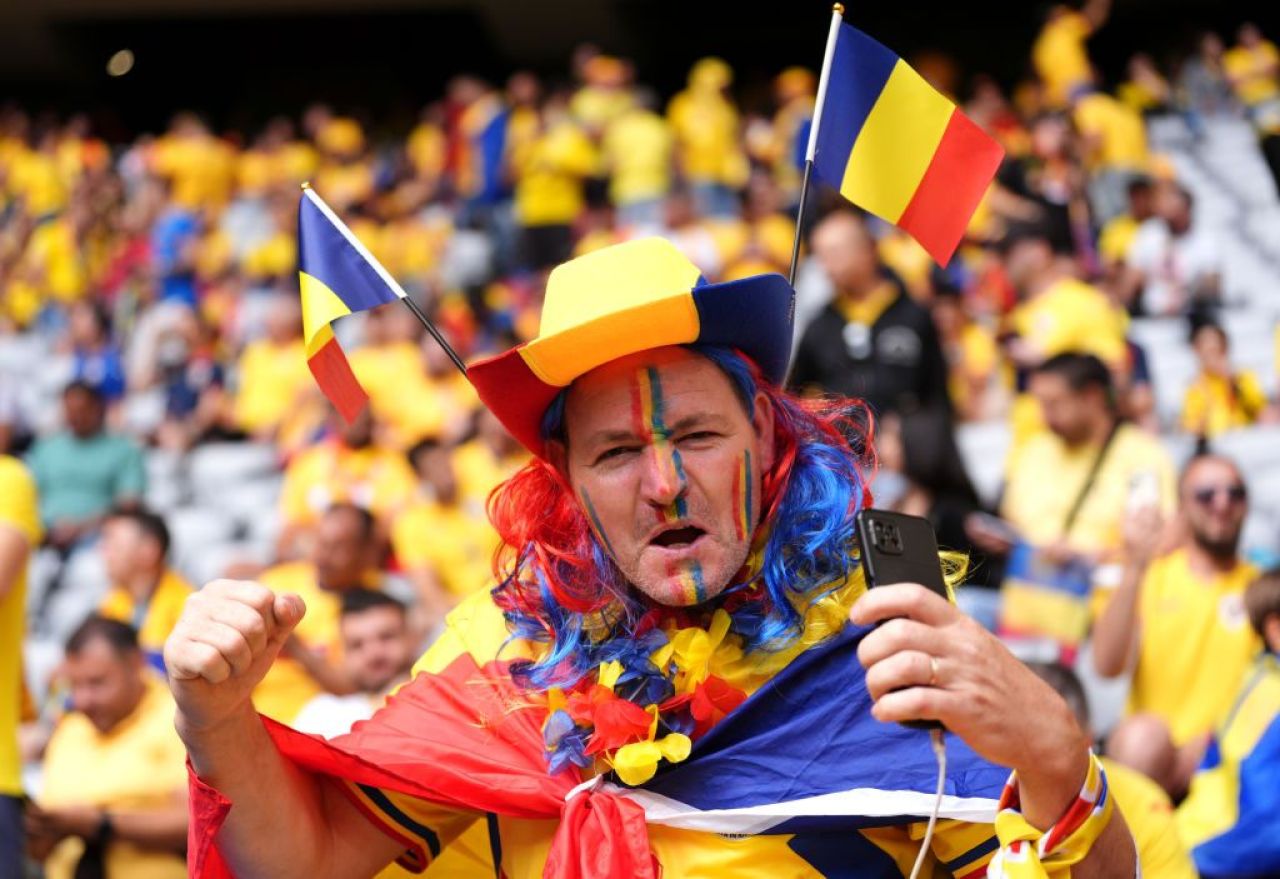Atmosferă electrizantă pe stadionul din Munchen! Suporterii tricolori au făcut spectacol la meciul cu Olanda_1