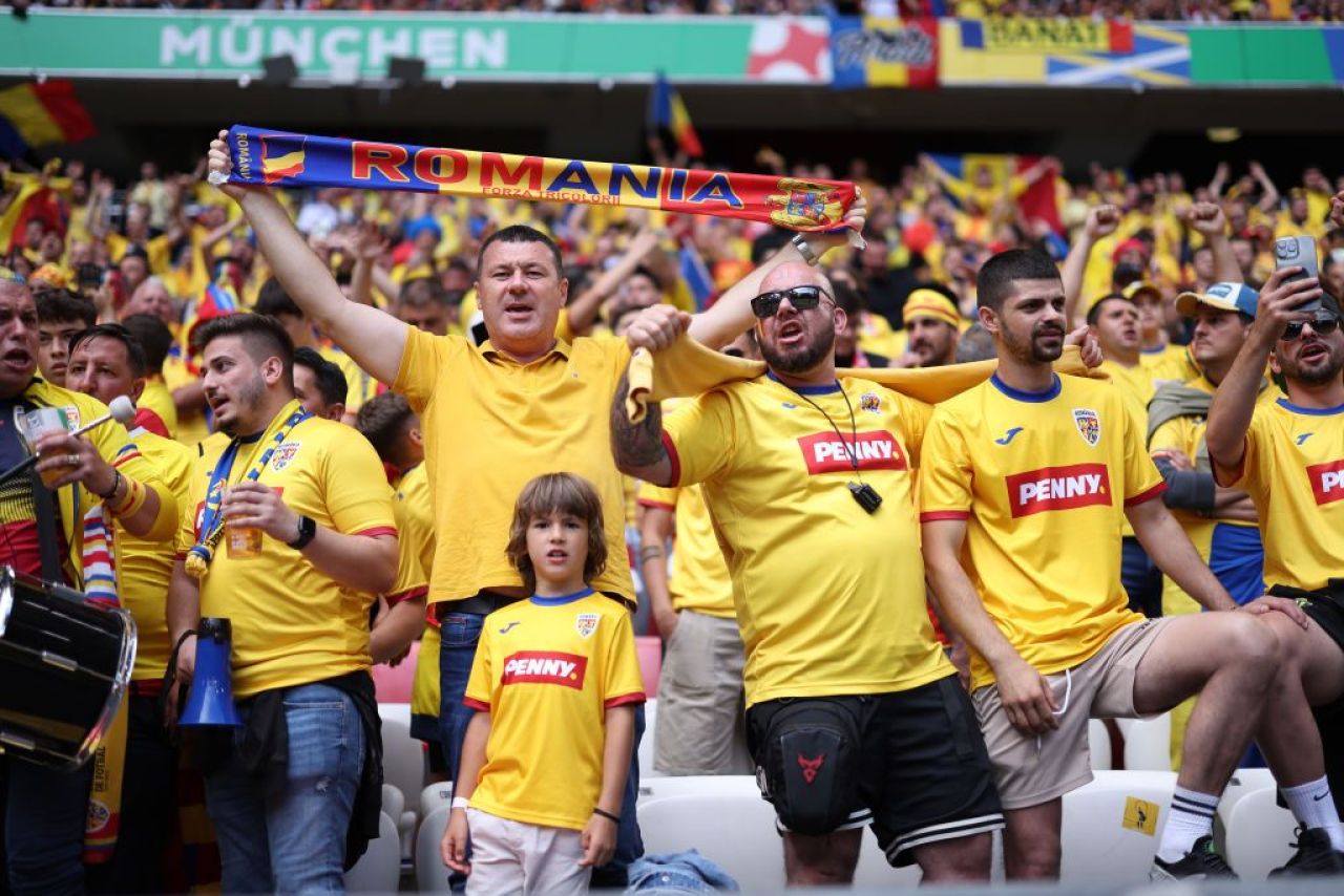 Atmosferă electrizantă pe stadionul din Munchen! Suporterii tricolori au făcut spectacol la meciul cu Olanda_13