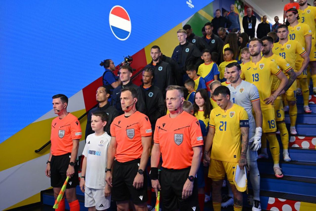 Atmosferă electrizantă pe stadionul din Munchen! Suporterii tricolori au făcut spectacol la meciul cu Olanda_15