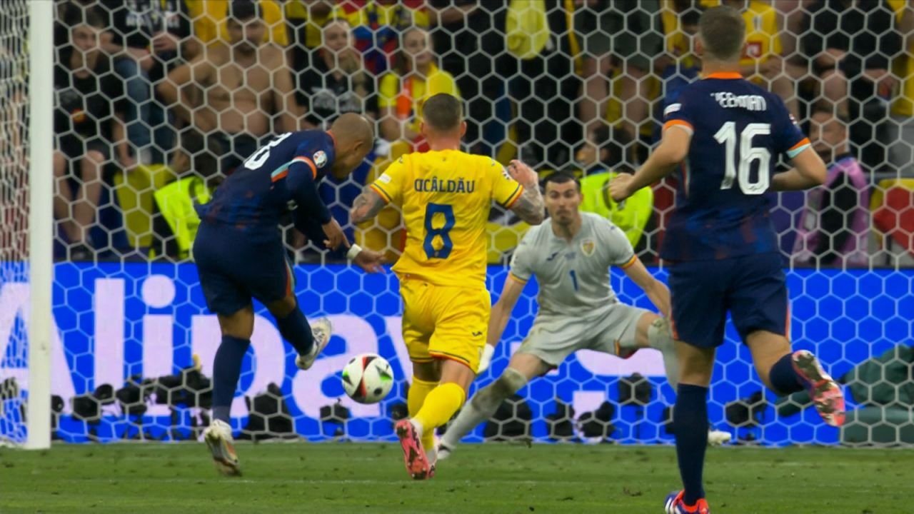 România cu suflet, dar fără fotbal. Caramavrov scrie despre generația care și-a depășit condiția_2