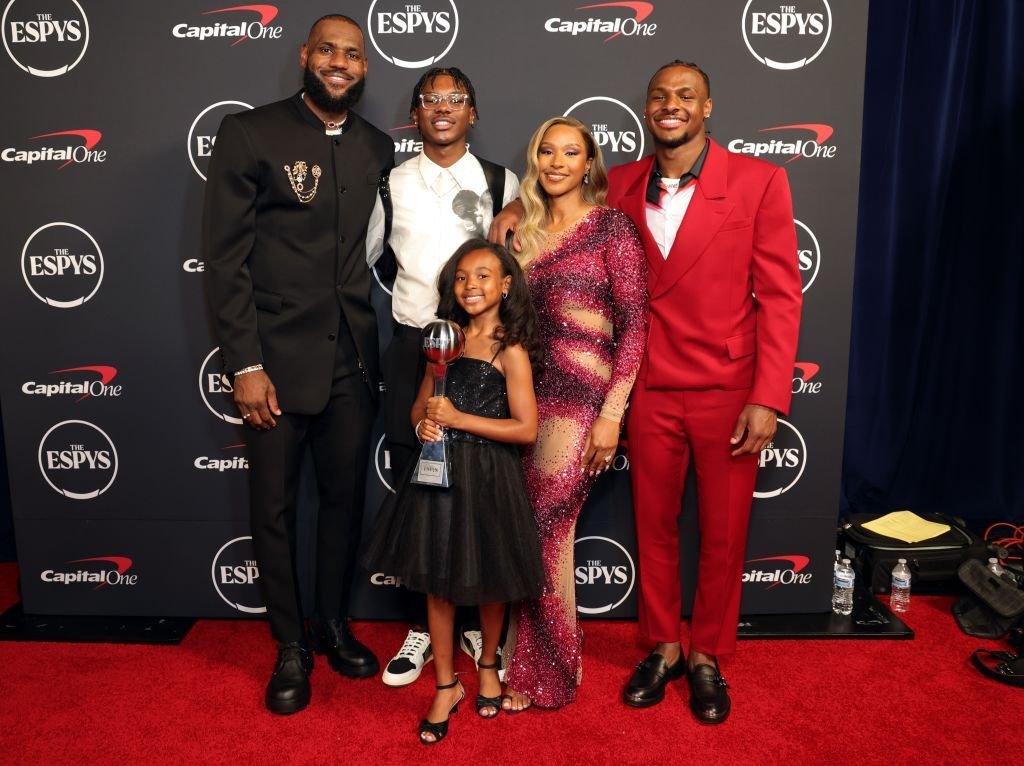 LeBron James e acuzat de fanii lui Los Angeles Lakers că și-a șantajat clubul!_2